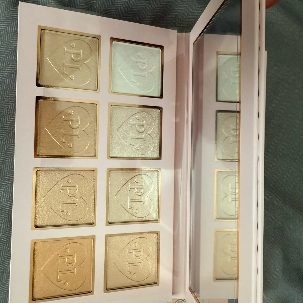 P. Louise Golden Ticket Highlighter Palette from the 2024 Advent Calendar Day 1 - Picture 5 of 5